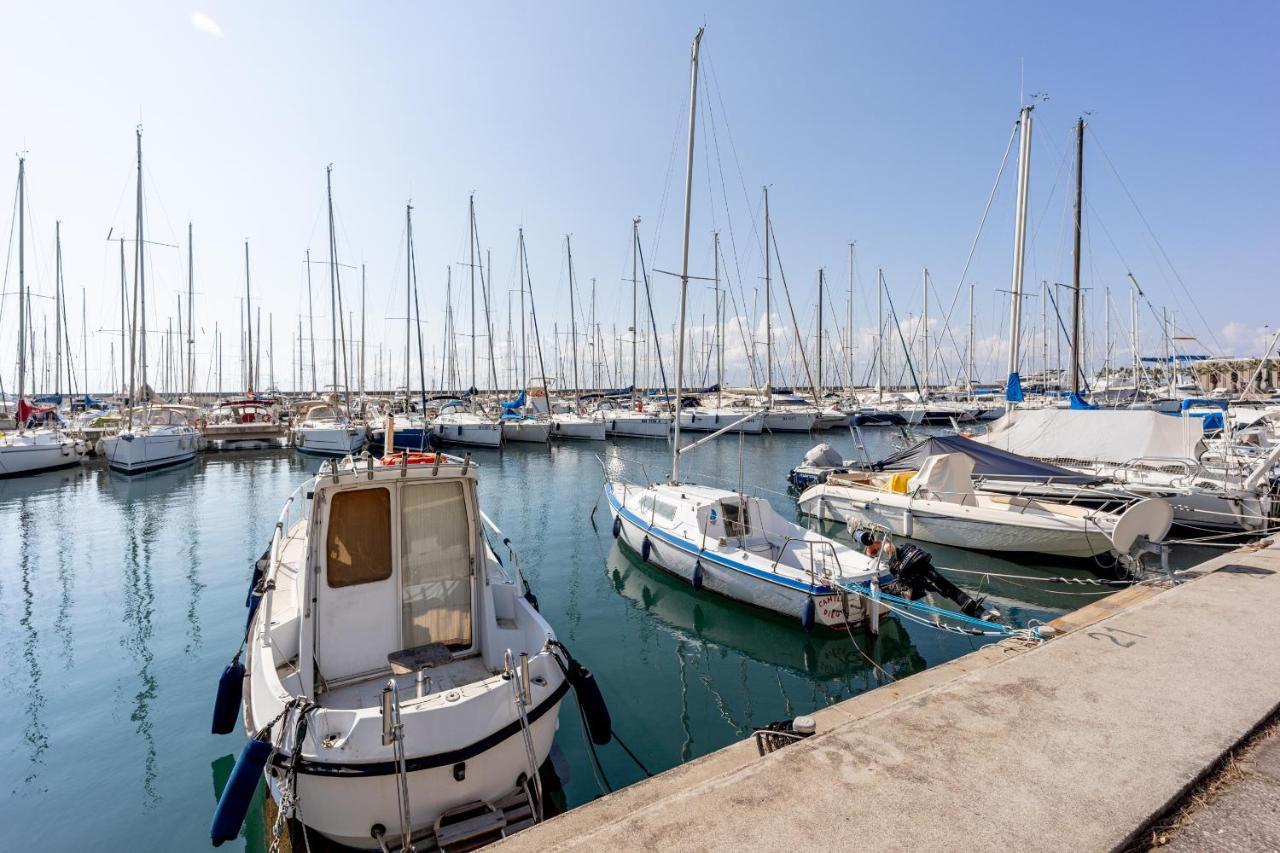 Aregai Marina Exclusive Seaside Apartments Santo Stefano al Mare Exterior photo